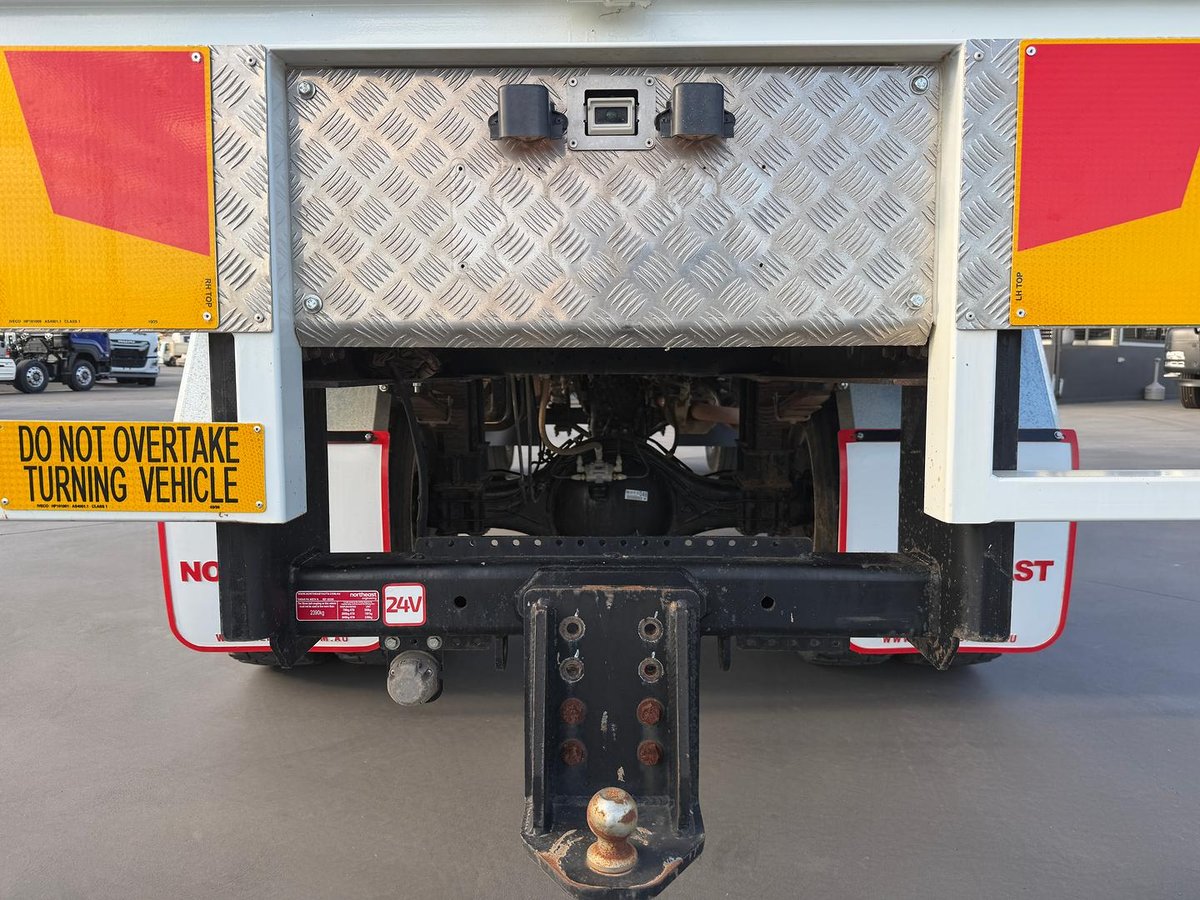 2019 Isuzu F Series image 23