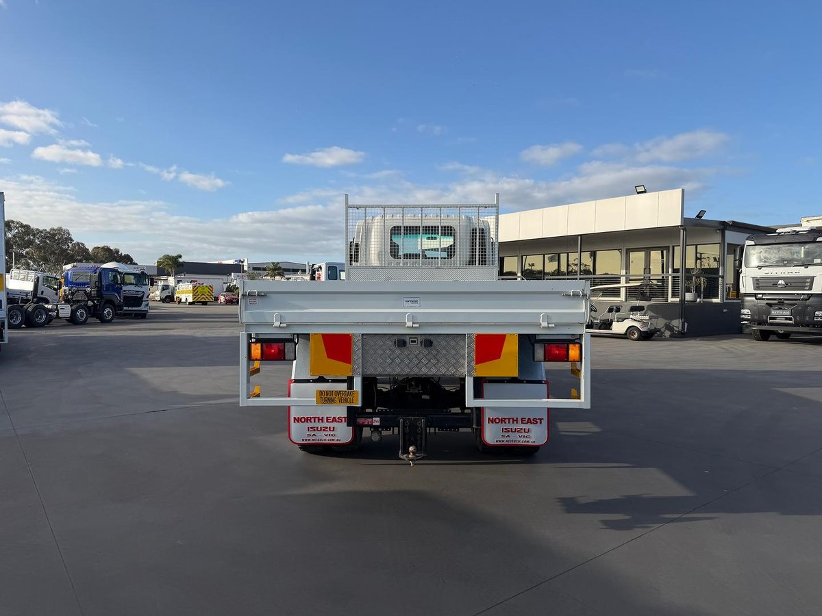 2019 Isuzu F Series image 9