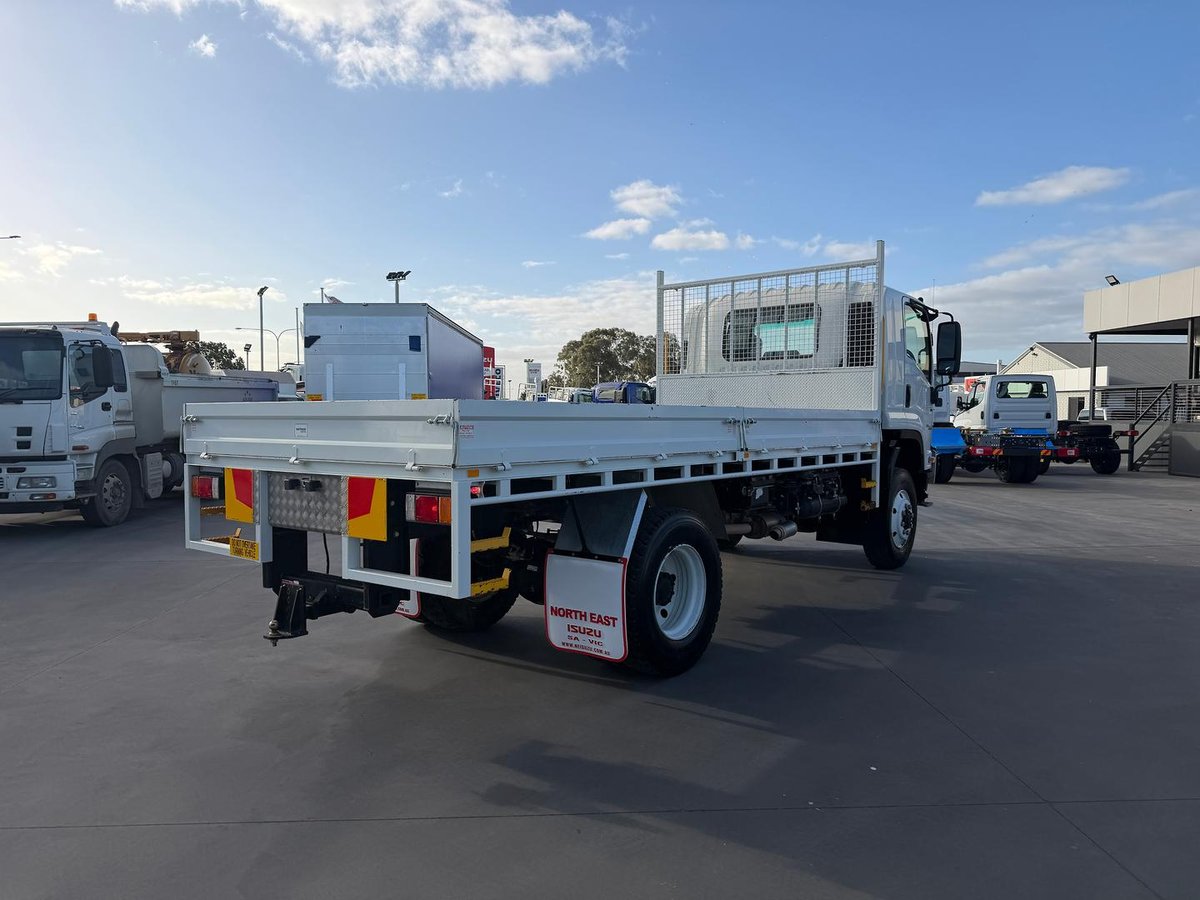 2019 Isuzu F Series image 11