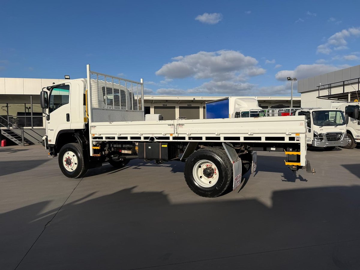 2019 Isuzu F Series image 5