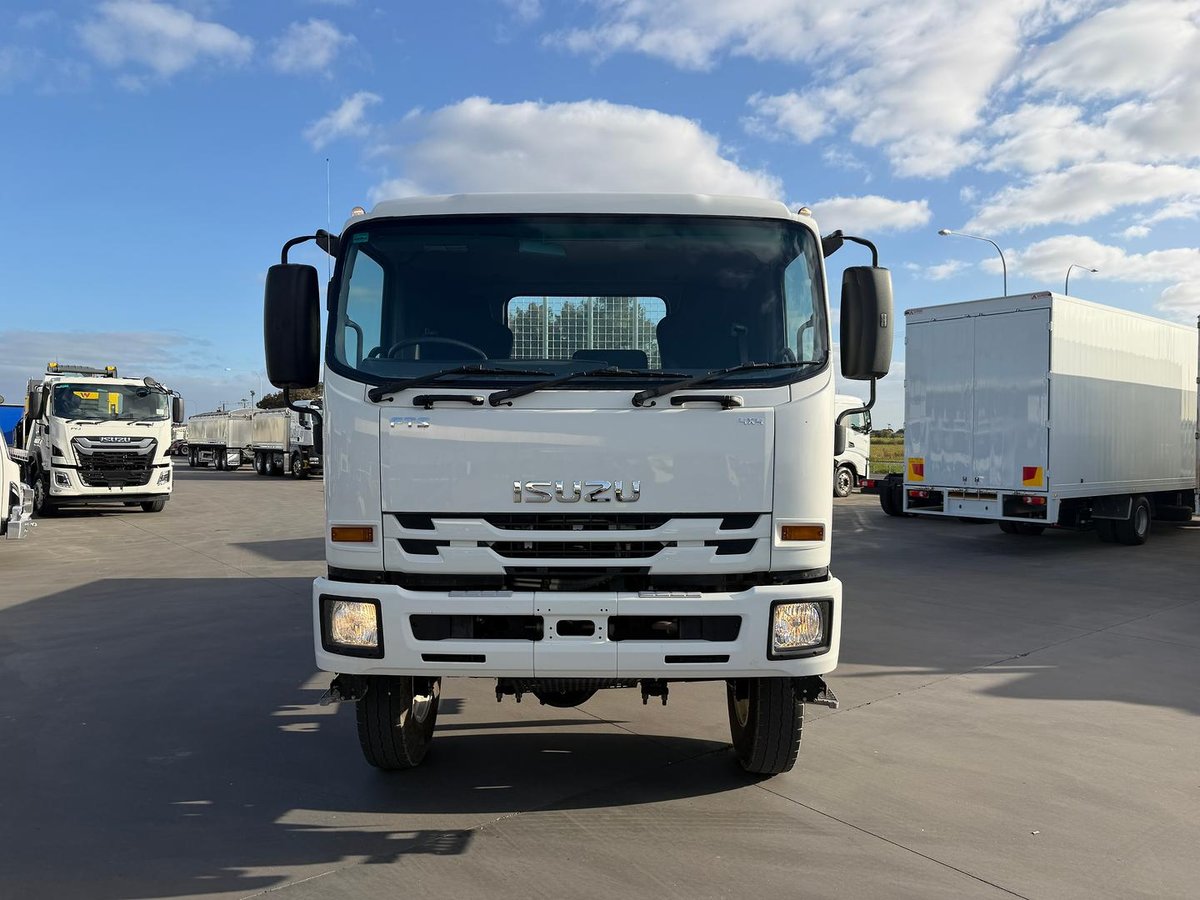 2019 Isuzu F Series image 17