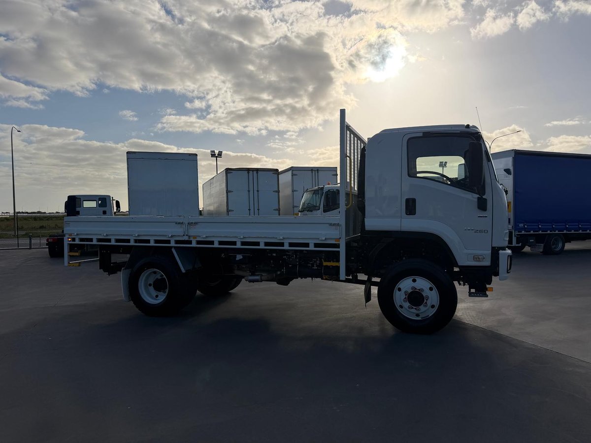 2019 Isuzu F Series image 14
