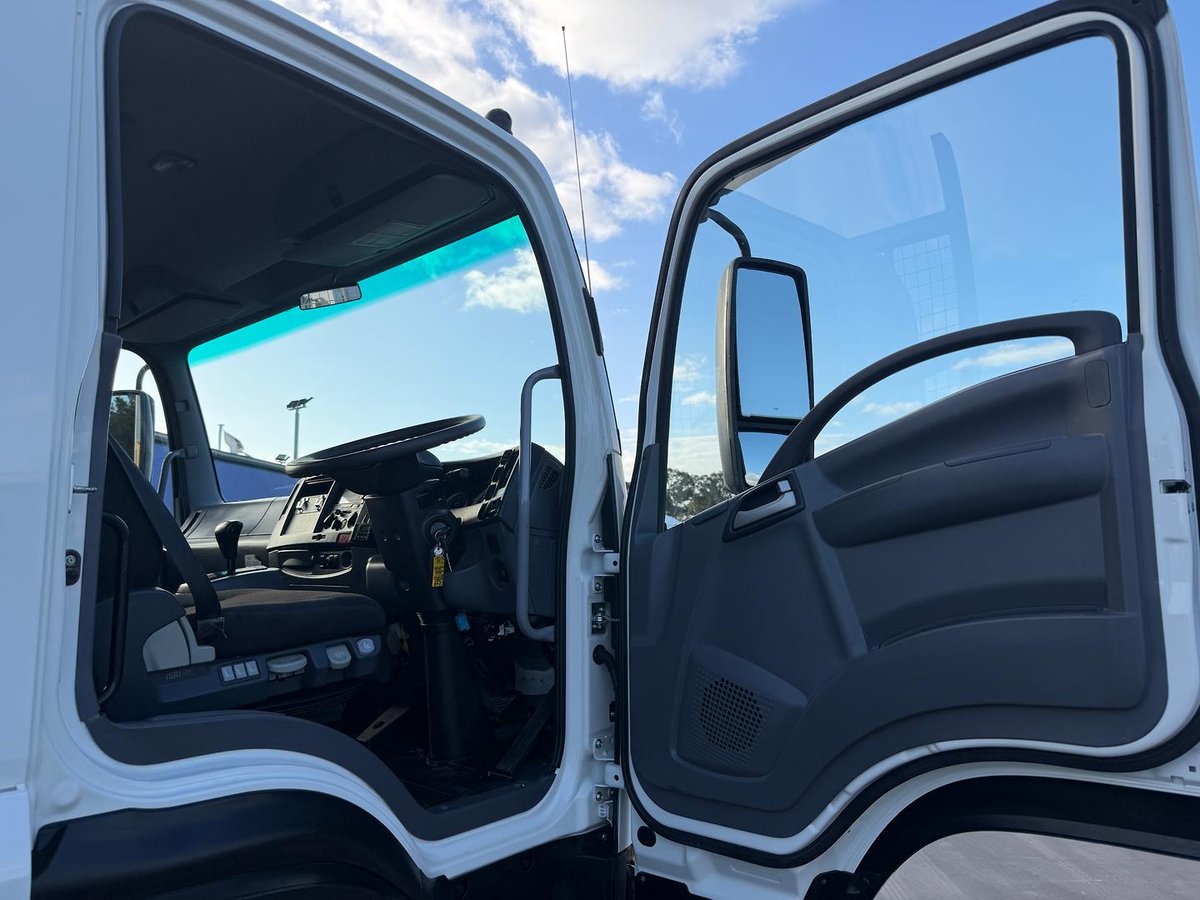 2019 Isuzu F Series image 26