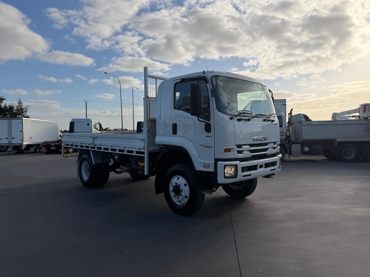 2019 Isuzu F Series image 16