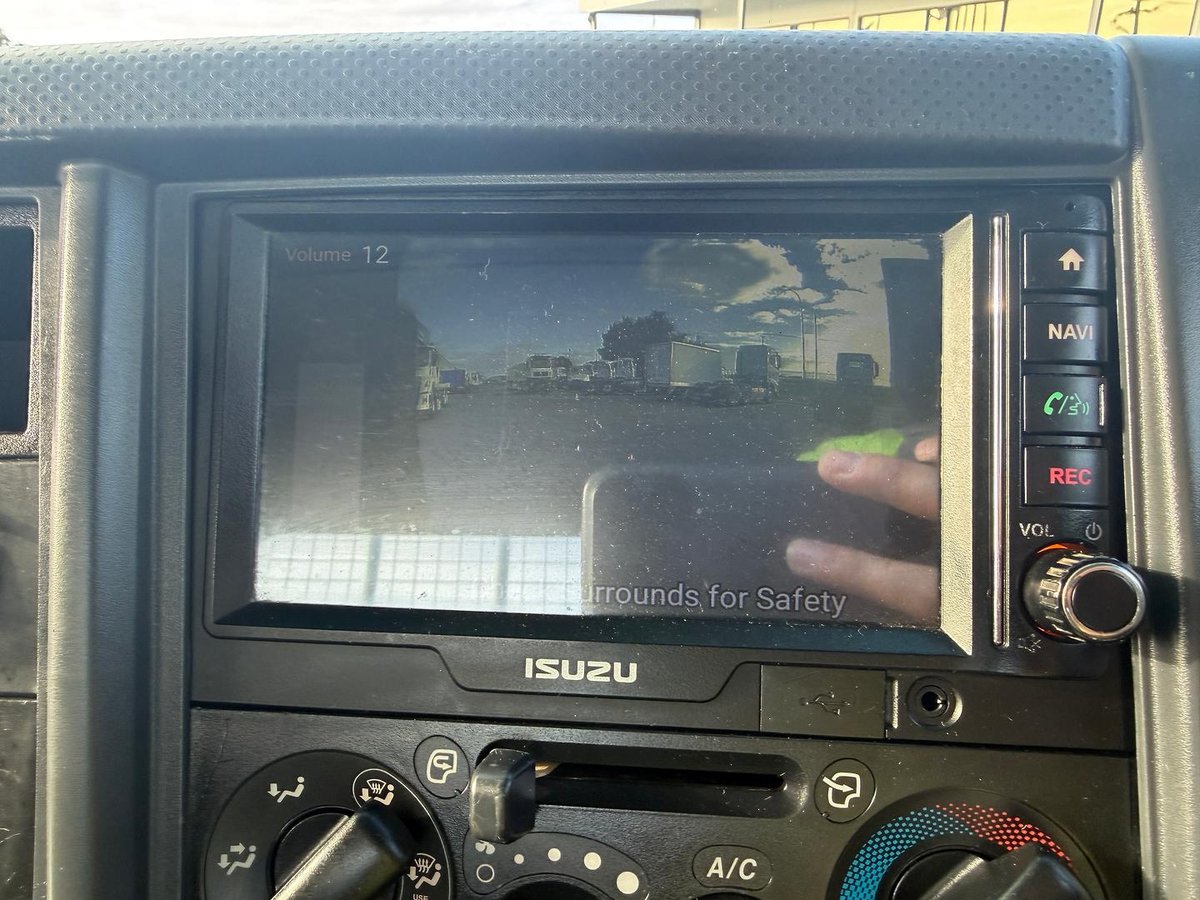 2019 Isuzu F Series image 32