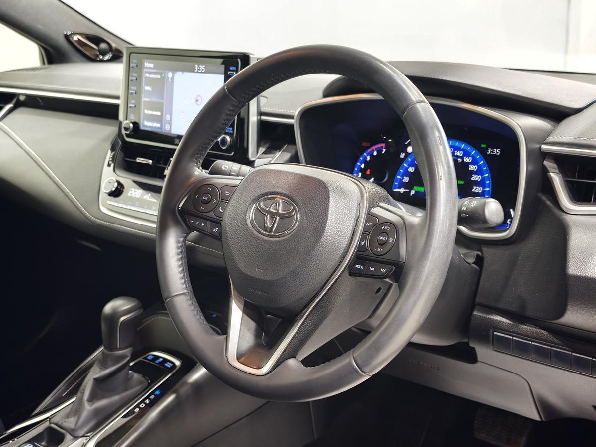 2019 Toyota Corolla ZR Hybrid ZWE211R image 7
