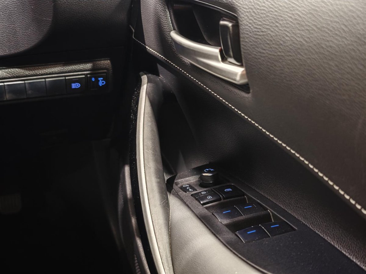 2019 Toyota Corolla ZR Hybrid ZWE211R image 15
