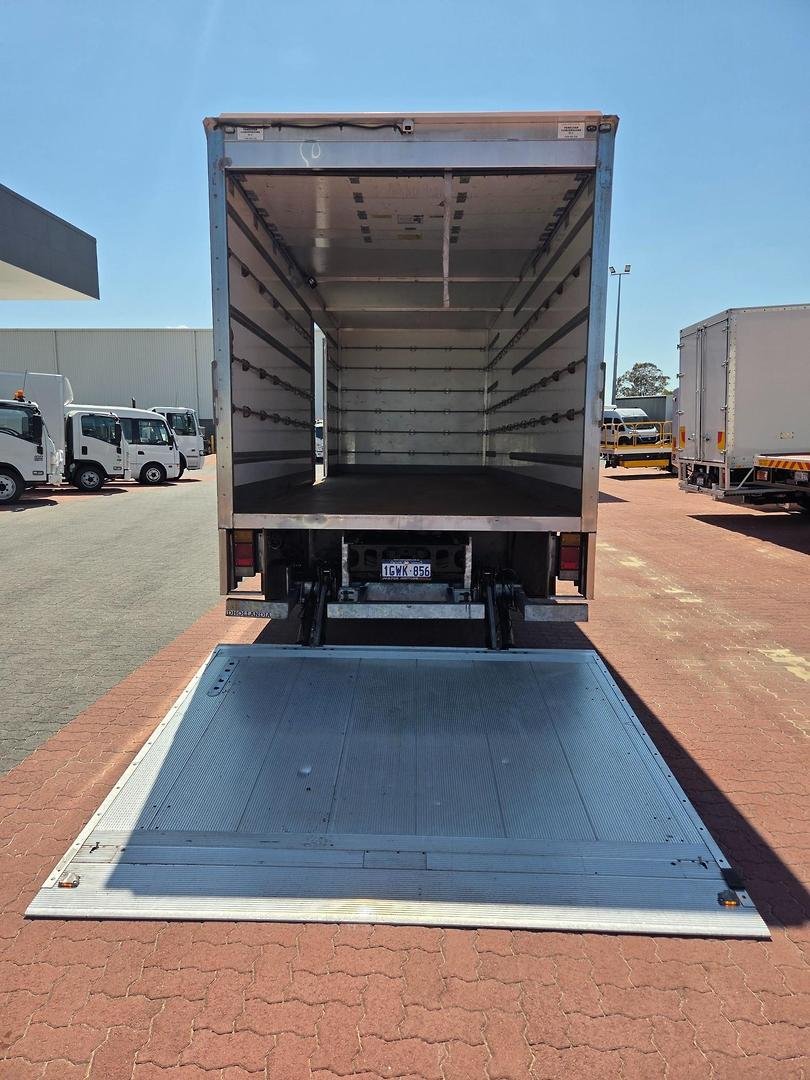 2019 Isuzu Frr 110-260 Auto 5 Ton Van And Lift image 28