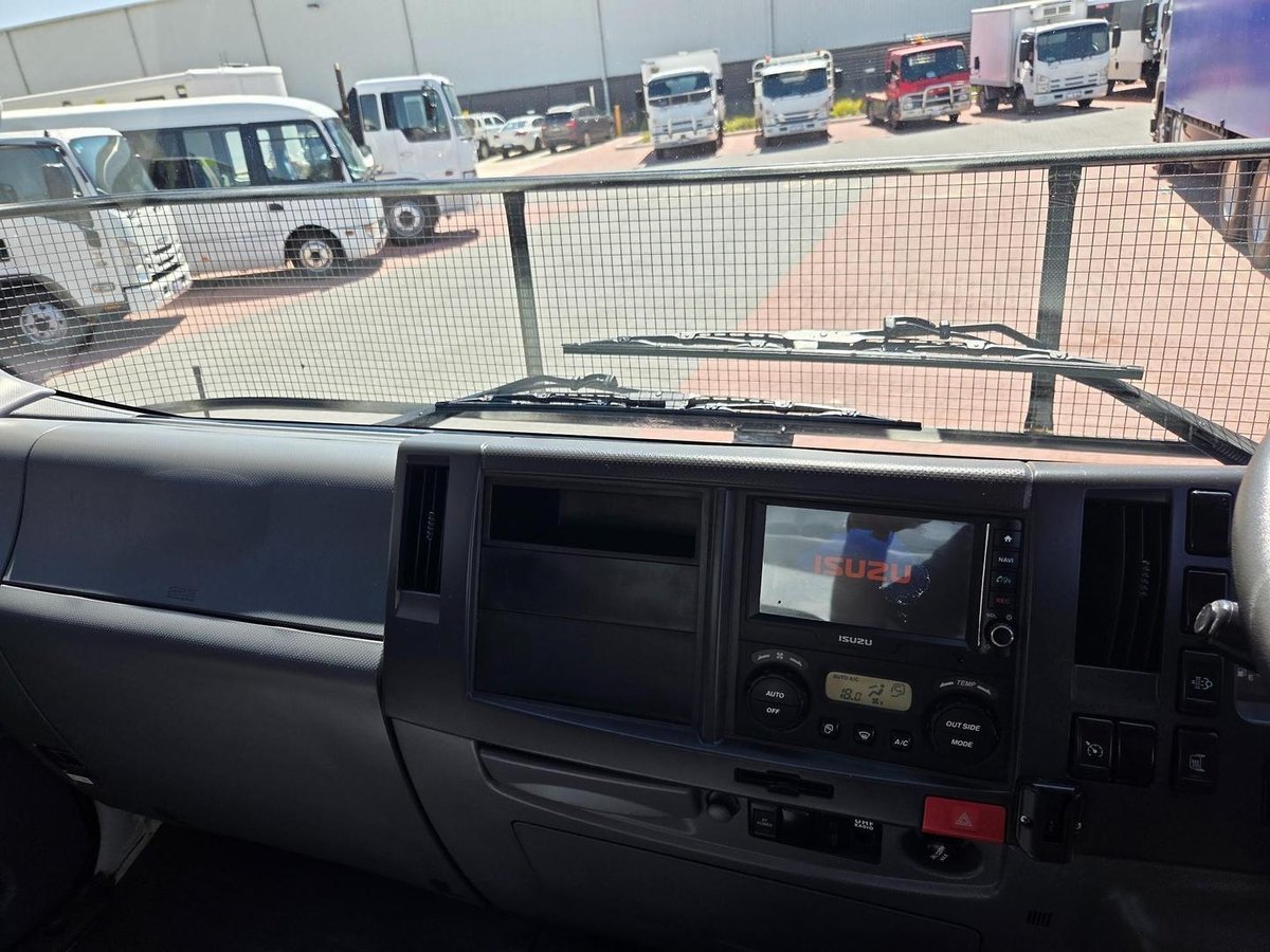 2019 Isuzu Frr 110-260 Auto 5 Ton Van And Lift image 19