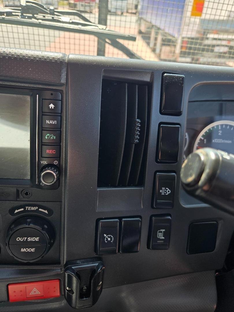 2019 Isuzu Frr 110-260 Auto 5 Ton Van And Lift image 25