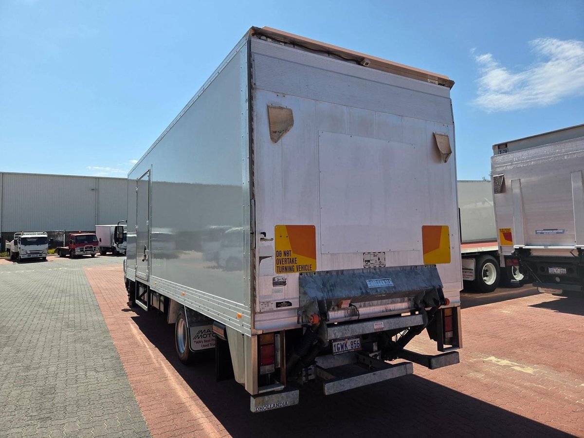 2019 Isuzu Frr 110-260 Auto 5 Ton Van And Lift image 10