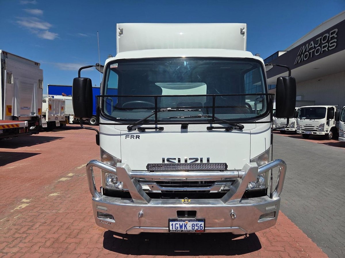 2019 Isuzu Frr 110-260 Auto 5 Ton Van And Lift image 9
