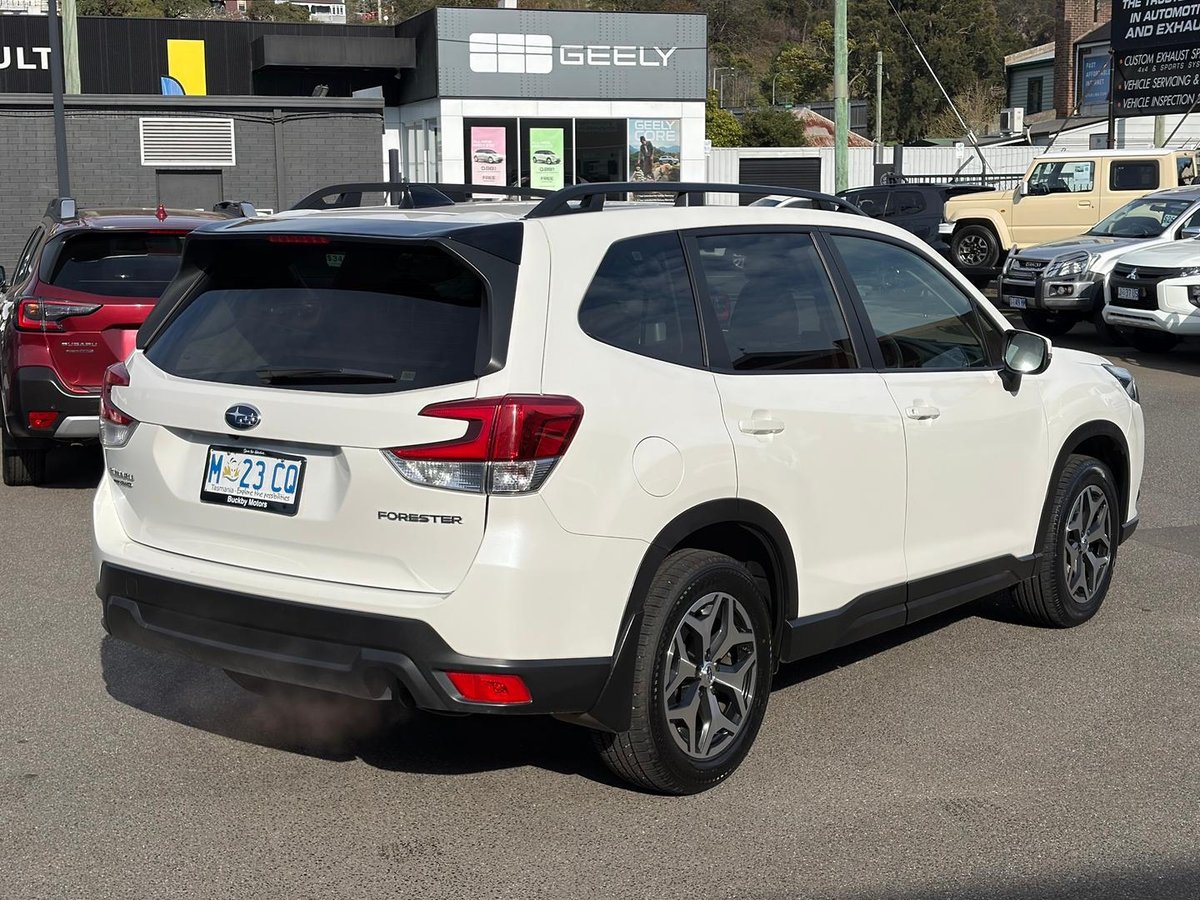 2025 Subaru Forester image 3