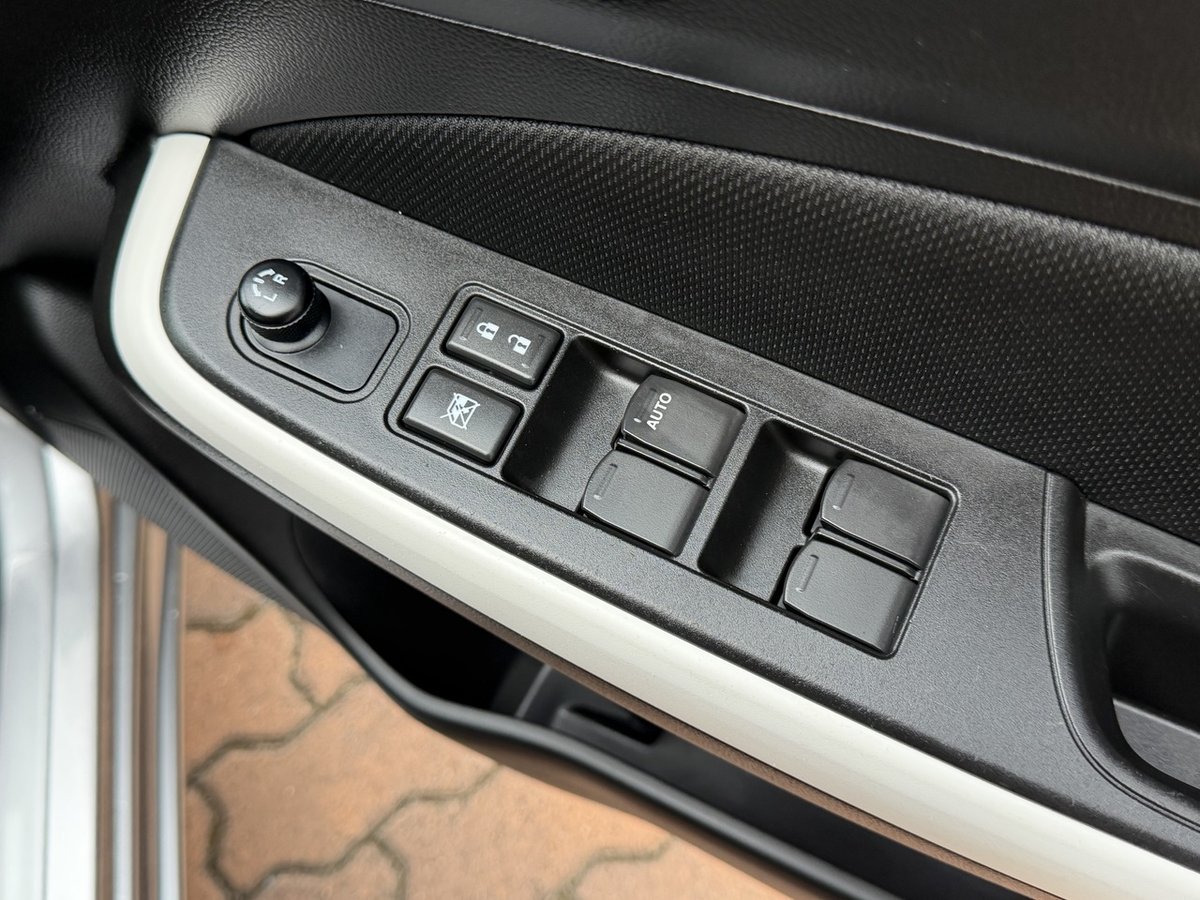 2019 Suzuki Swift GL Navigator AZ image 18