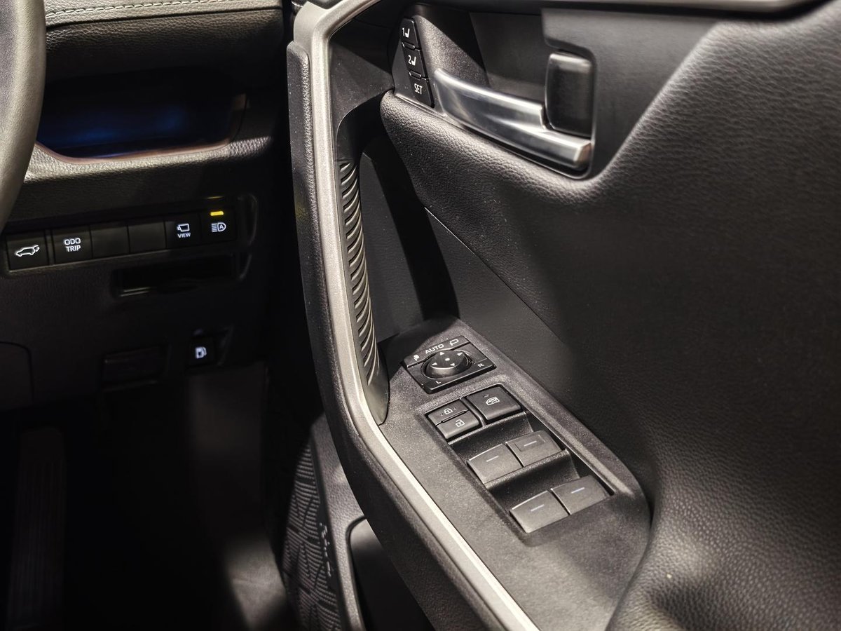 2023 Toyota RAV4 Cruiser AXAH52R image 17