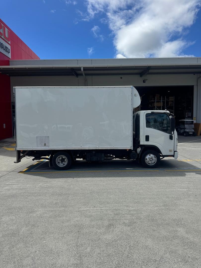 2010 Isuzu N Series NPR 200/275 Premium image 7