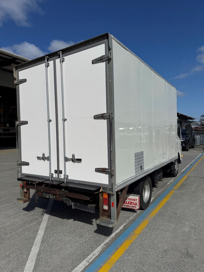 2010 Isuzu N Series NPR 200/275 Premium image 10