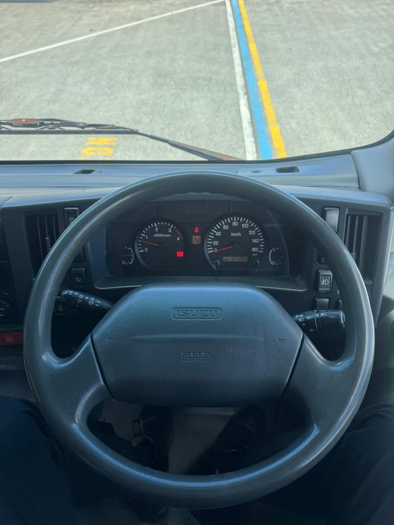 2010 Isuzu N Series NPR 200/275 Premium image 13