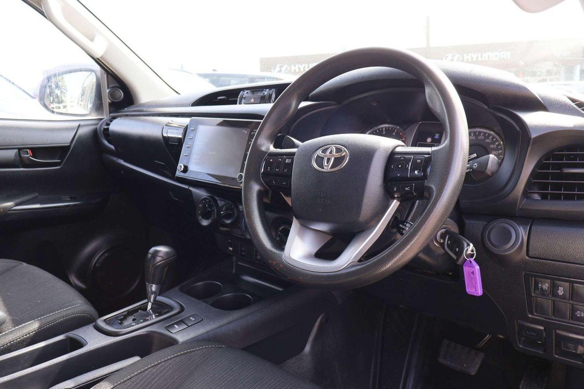 2023 Toyota Hilux SR GUN126R 4X4 Dual Range image 10