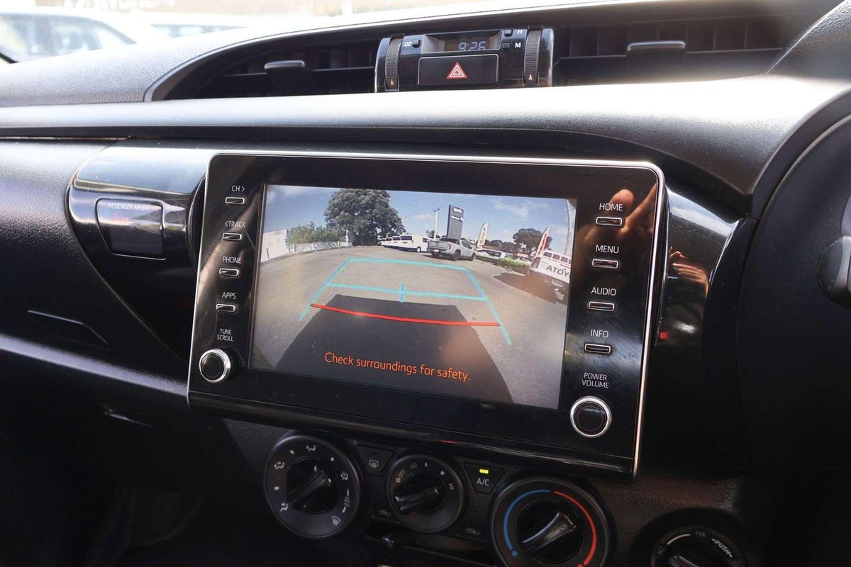 2023 Toyota Hilux SR GUN126R 4X4 Dual Range image 13