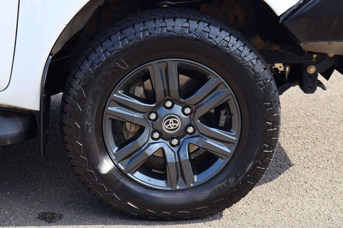 2023 Toyota Hilux SR GUN126R 4X4 Dual Range image 9