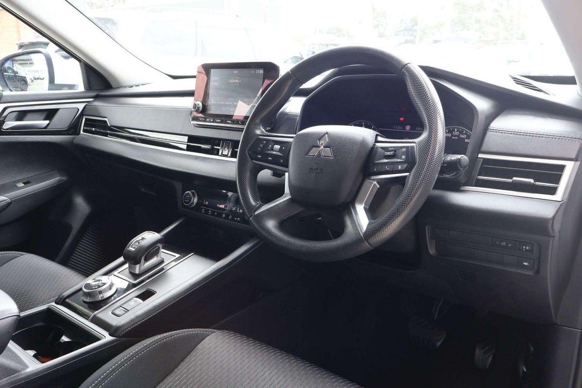 2024 Mitsubishi Outlander ES ZM MY24 image 10
