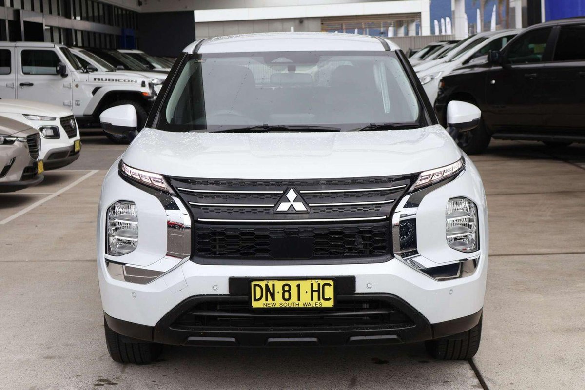 2024 Mitsubishi Outlander ES ZM MY24 image 3