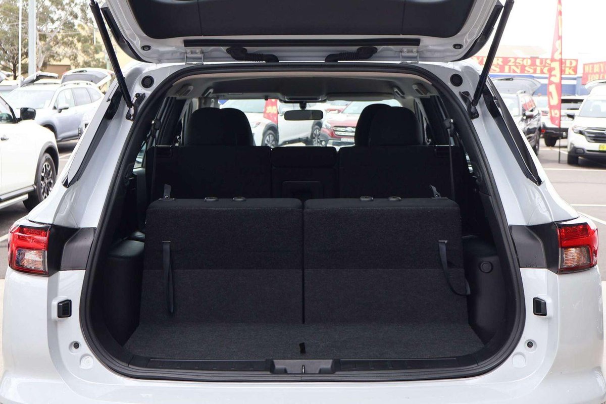 2024 Mitsubishi Outlander ES ZM MY24 image 24