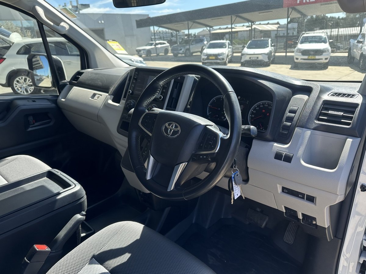 2023 Toyota Hiace LWB GDH300R image 11