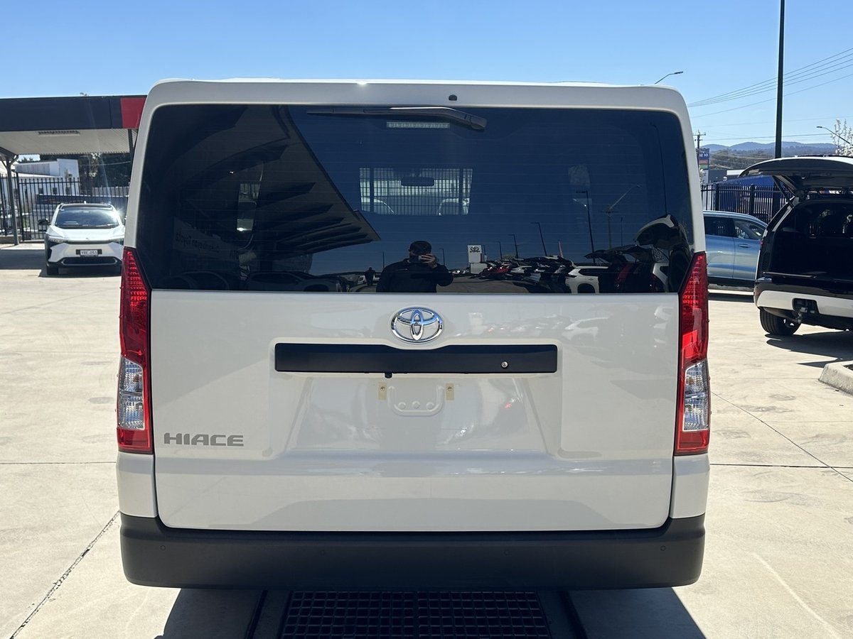 2023 Toyota Hiace LWB GDH300R image 5