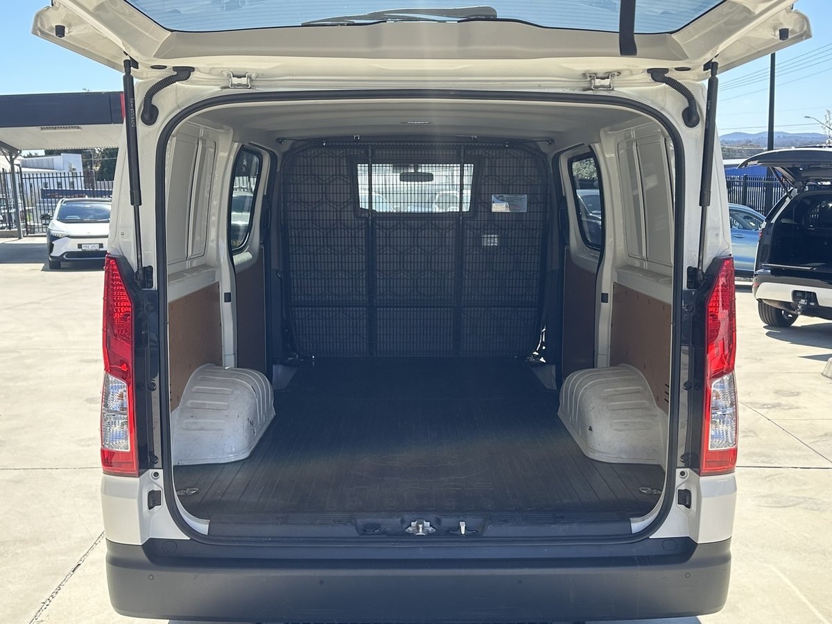 2023 Toyota Hiace LWB GDH300R image 7