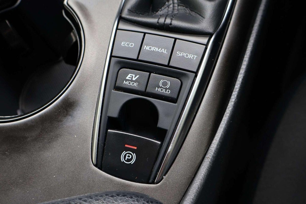 2024 Toyota Camry Ascent AXVH70R image 17