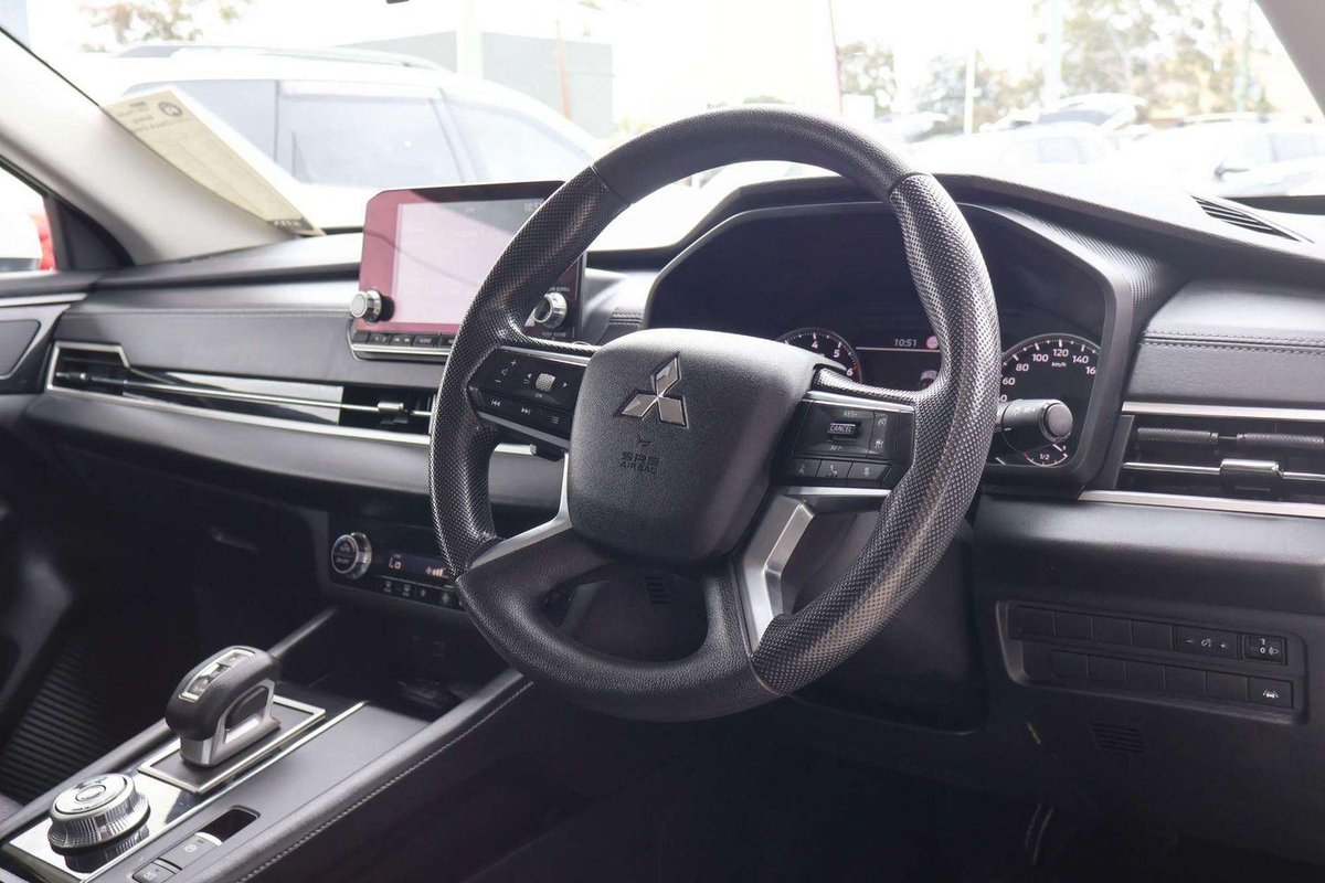 2025 Mitsubishi Outlander ES ZM MY24 image 10