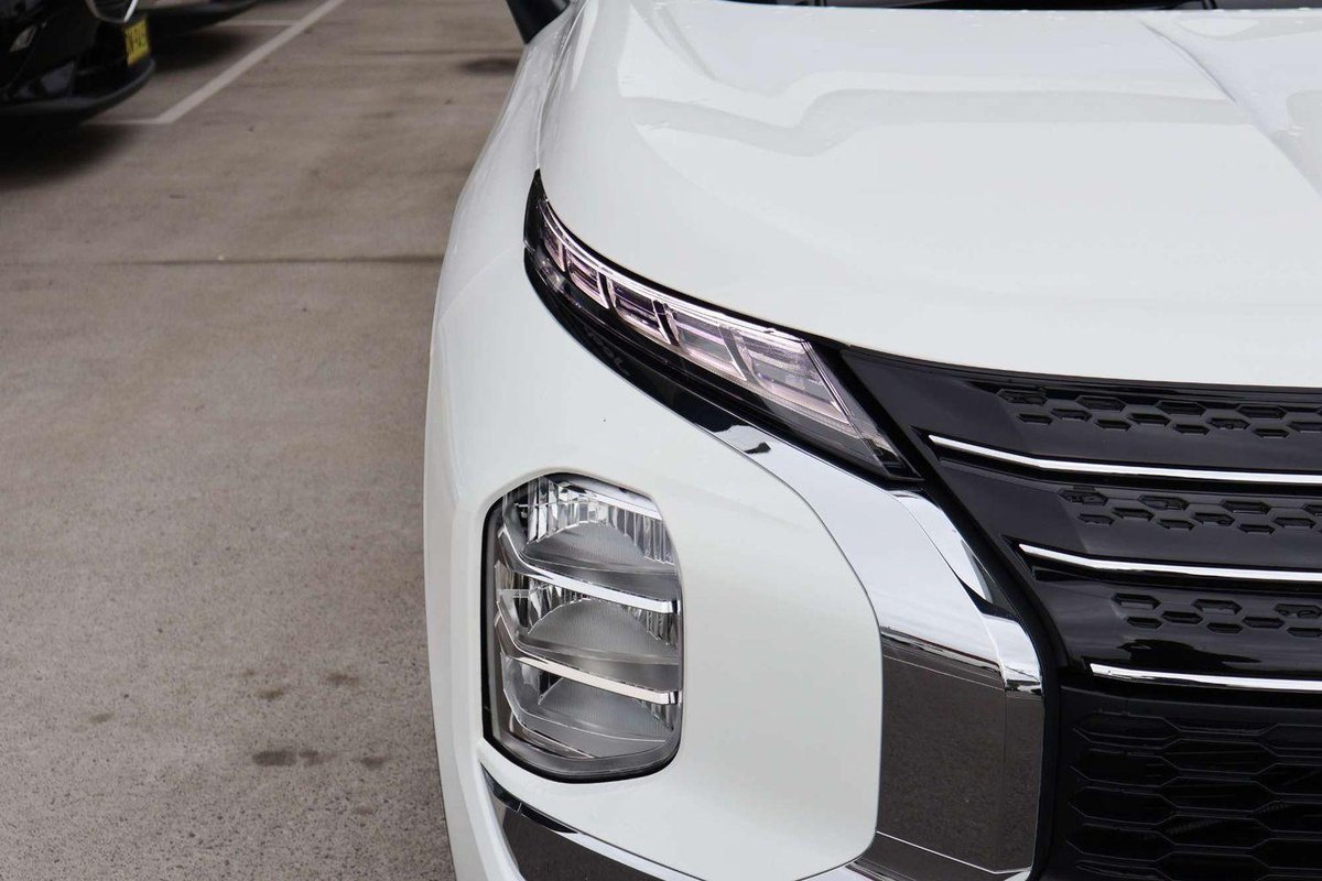 2025 Mitsubishi Outlander ES ZM MY24 image 8