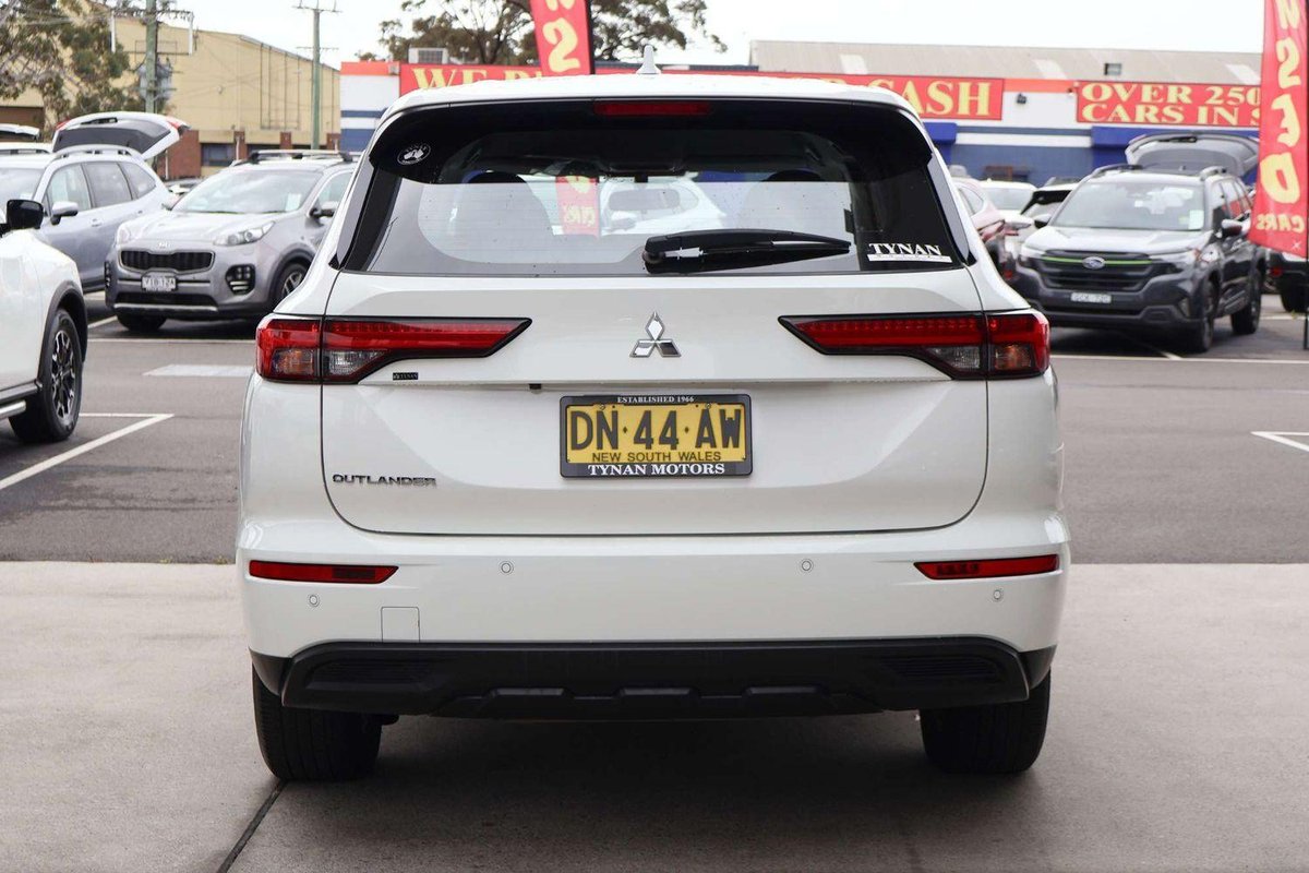 2025 Mitsubishi Outlander ES ZM MY24 image 6