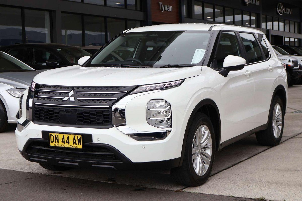 2025 Mitsubishi Outlander ES ZM MY24 image 4