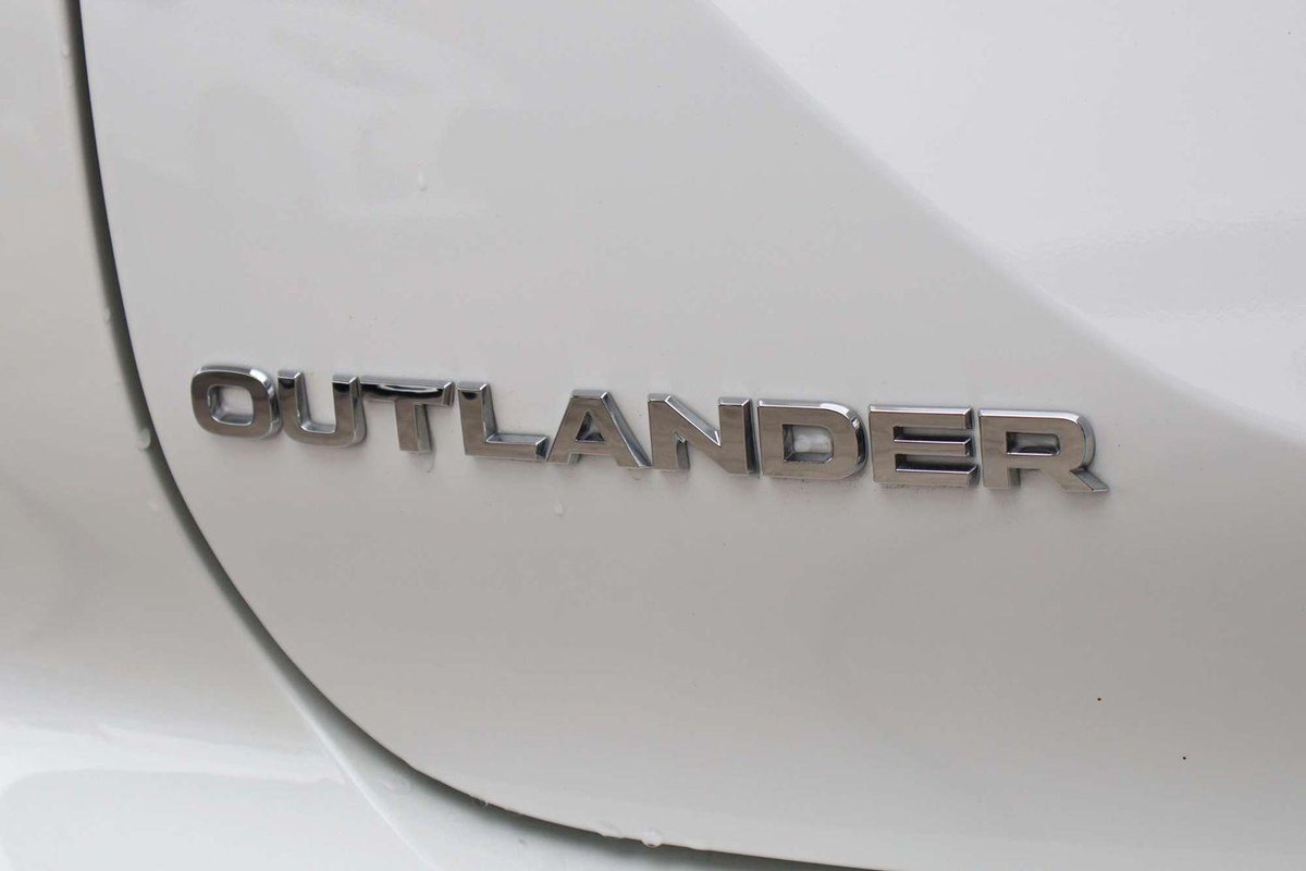2025 Mitsubishi Outlander ES ZM MY24 image 23
