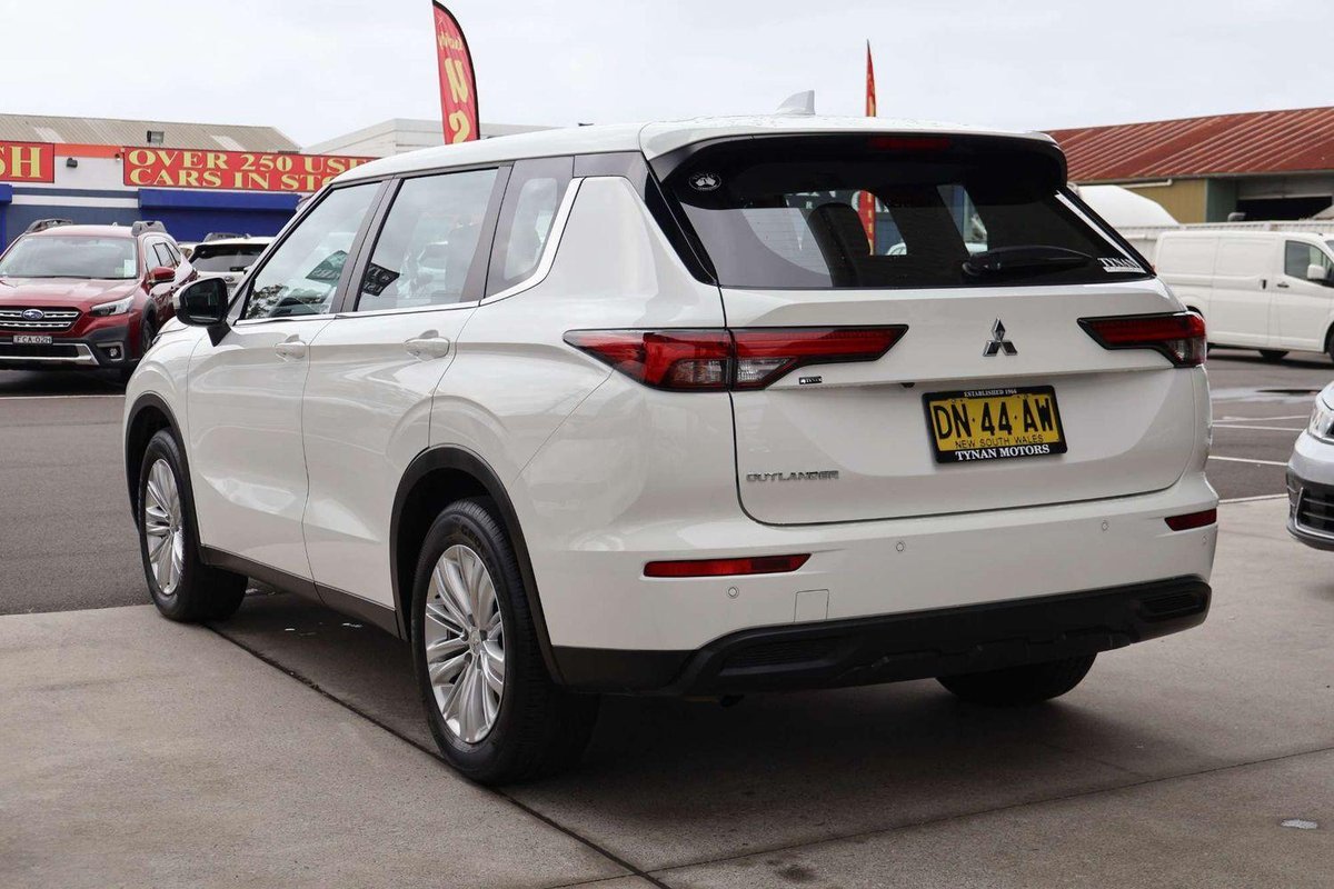 2025 Mitsubishi Outlander ES ZM MY24 image 5