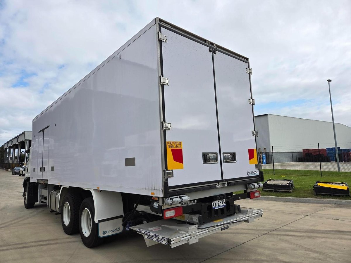 2025 Isuzu Fvl 240-300 14 Pallet Freezer And Lift image 2