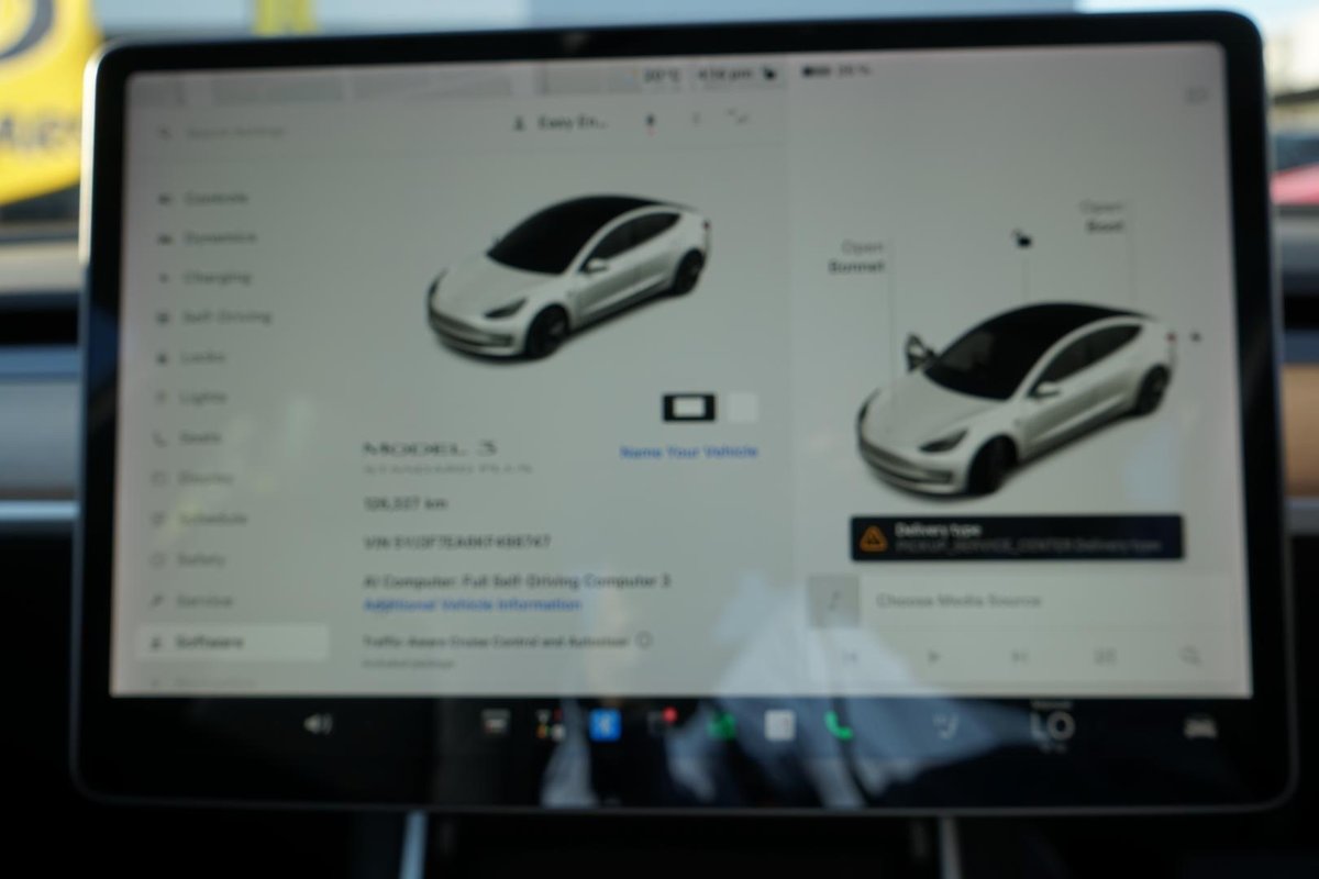2019 Tesla Model 3 Standard Range Plus image 15