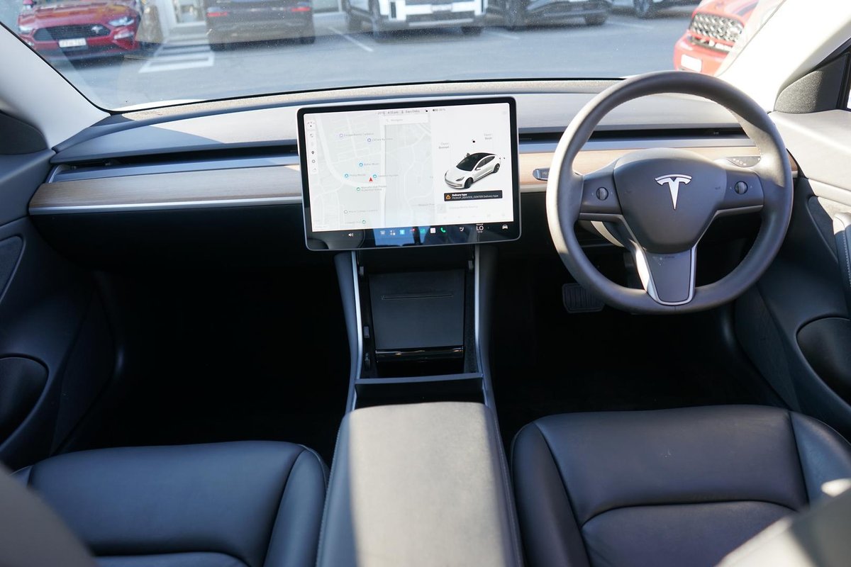 2019 Tesla Model 3 Standard Range Plus image 8