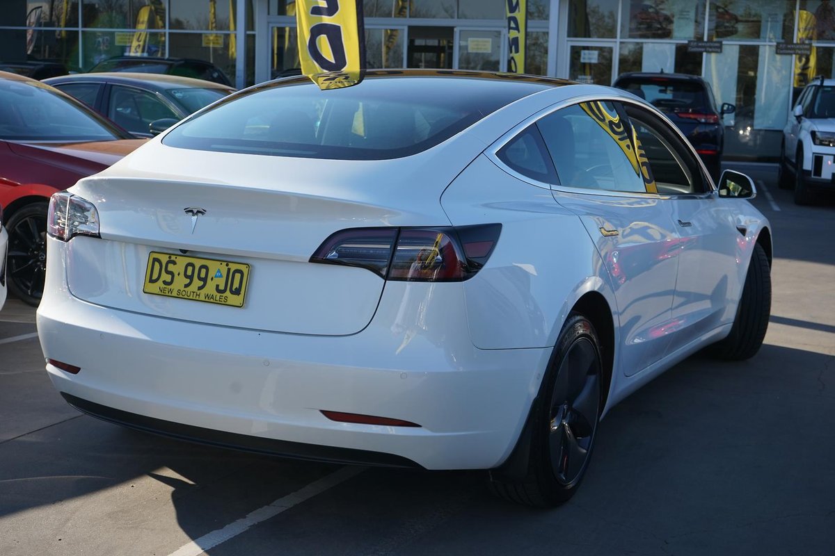 2019 Tesla Model 3 Standard Range Plus image 6