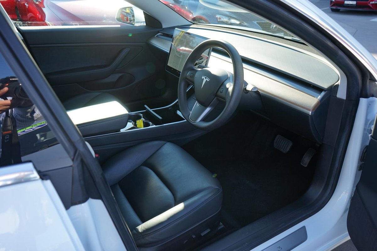 2019 Tesla Model 3 Standard Range Plus image 7