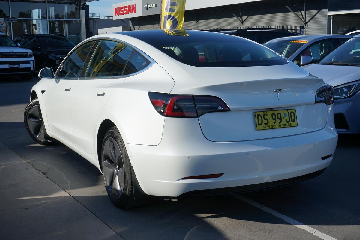 2019 Tesla Model 3 Standard Range Plus image 4