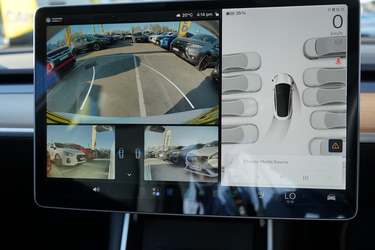 2019 Tesla Model 3 Standard Range Plus image 16