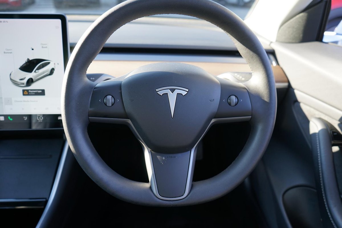 2019 Tesla Model 3 Standard Range Plus image 9