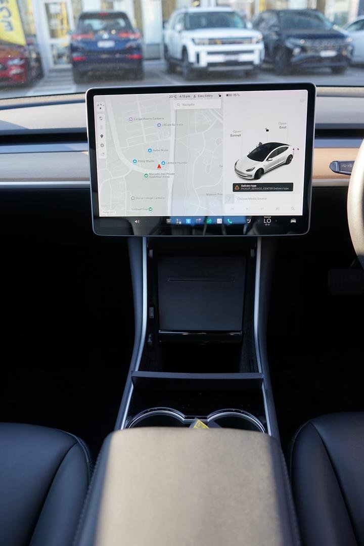 2019 Tesla Model 3 Standard Range Plus image 10