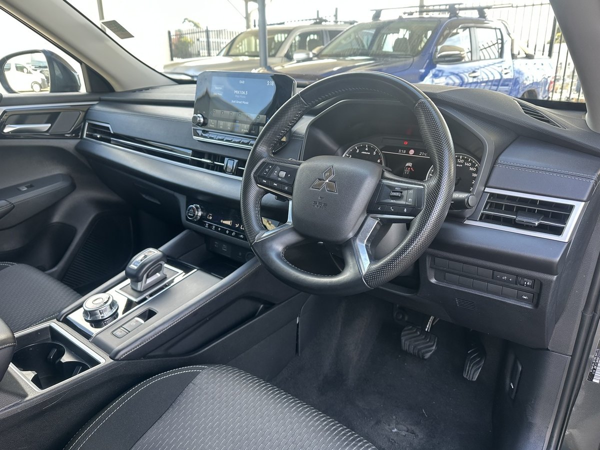 2024 Mitsubishi Outlander LS ZM MY24 image 11