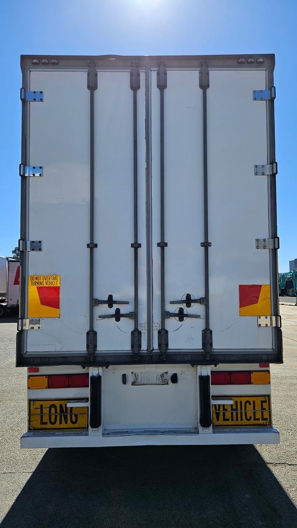 2011 Maxitrans 22P Freezer Van image 24