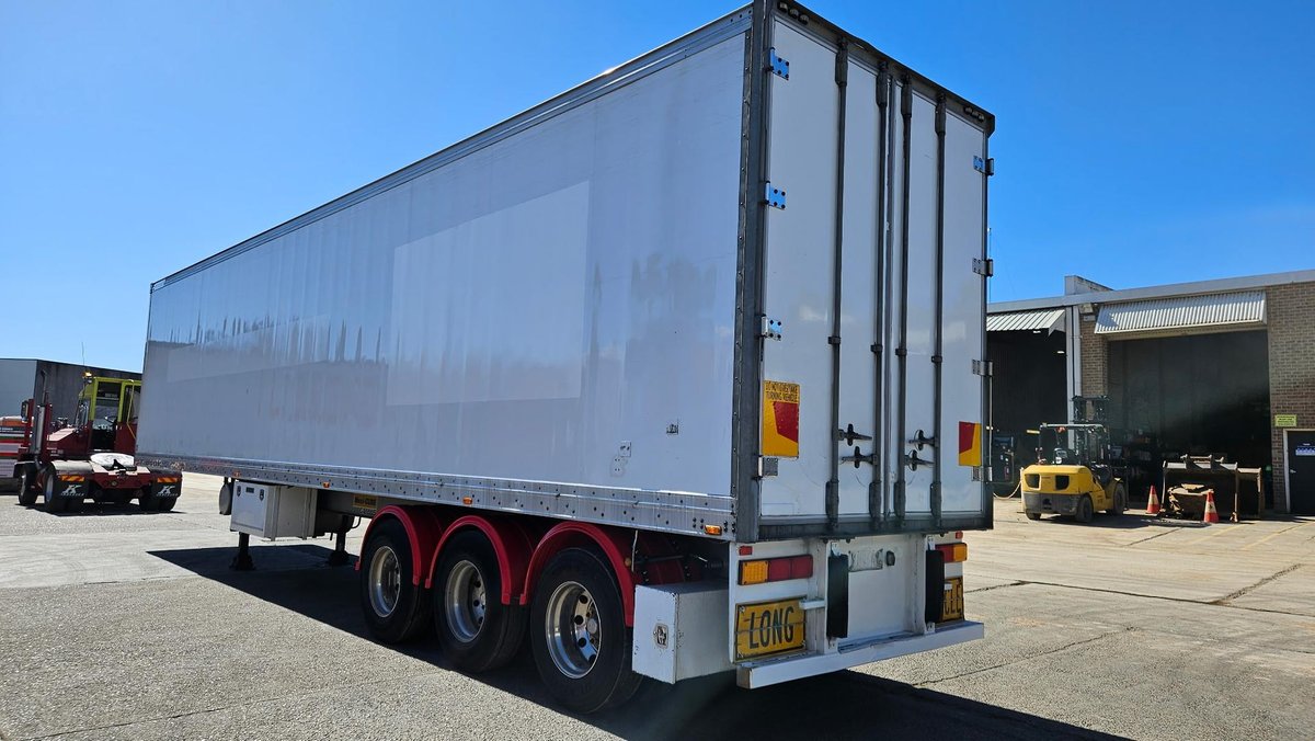 2011 Maxitrans 22P Freezer Van image 17